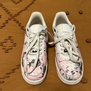 NIKE Air Force 1 ‘07 LXX floral